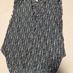 Dkny  Women's Blue and White Patterned V-Neck Top